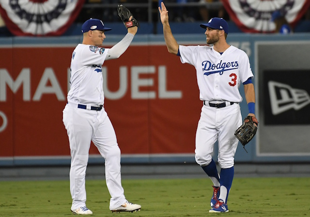 Chris Taylor signs 2-year deal with Dodgers