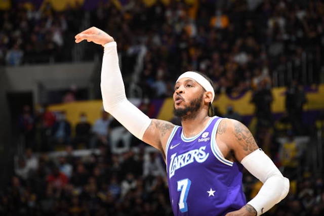 Carmelo Anthony leaves L.A. Lakers game early with hamstring injury 