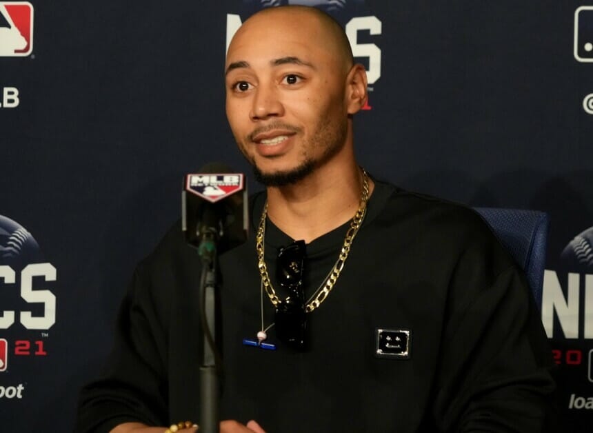 Mookie Betts trade: Red Sox choose tomorrow over today's superstar - Yahoo  Sports