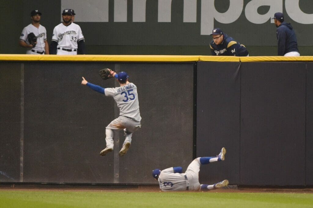 Dodgers: Comparing Chris Taylor's Insane Milwaukee Catches from