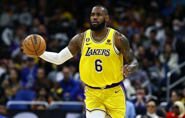 LeBron James moves into overall All-Star voting lead