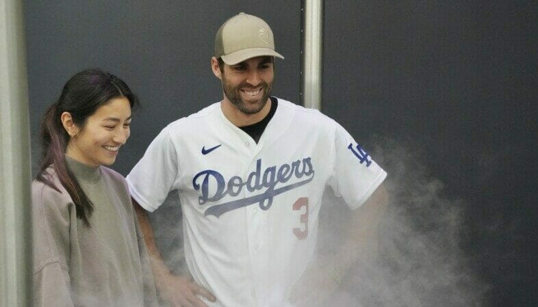 2023 Dodgers Love L.A. Community Tour: Chris Taylor And Wife Mary Visit  Discovery Cube 