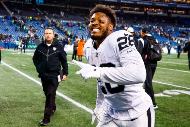 Josh Jacobs will be back in Silver and Black this season. The star running  back agreed to a one-year deal with the Las Vegas Raiders, the…