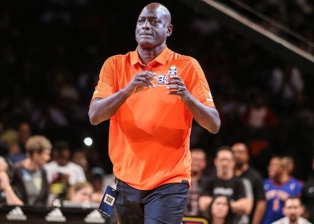 Lakers great Michael Cooper calls out LeBron for eating on bench