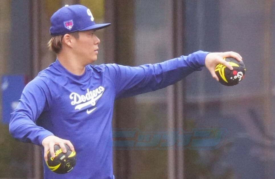 Dodgers Spring Training 2024 Yoshinobu Yamamoto Reports Early To